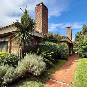 Venta Casa Carrasco Zona Colegios.