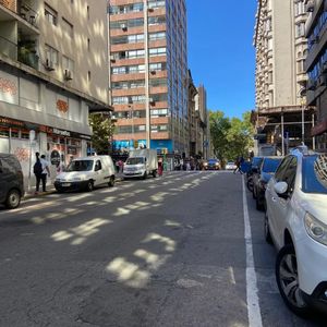 Venta Oficina Centro Andes Casi 18 De Julio Al Frente Impecable