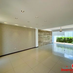 Casa De 5 Dormitorios En Venta Zona Oeste