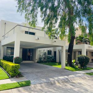 Casa En Alquiler -  Condominio La Hacienda III 