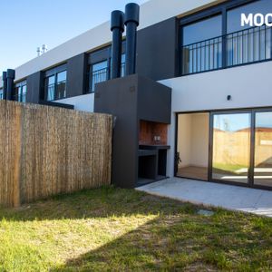 Almadia. Complejo Con Seguridad Y Acceso Al Lago. Club House. Piscina.
