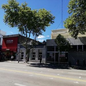 Venta Excelente Local Comercial En 8 De Octubre Con Renta