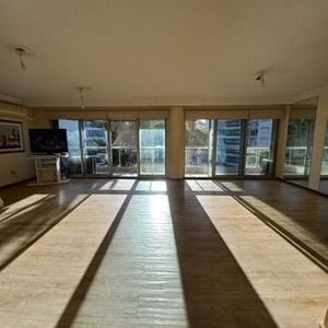 Venta De Hermoso Apartamento En Pocitos
