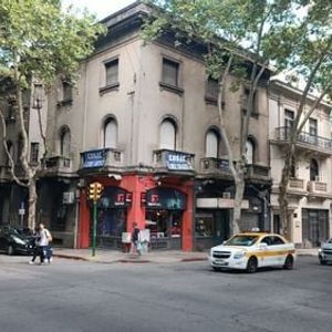 Edificio Emblemático En La Calle San José