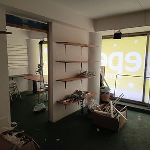 Alquiler De Local En Ciudad Vieja – 70 M² En Dos Plantas Con Vidriera