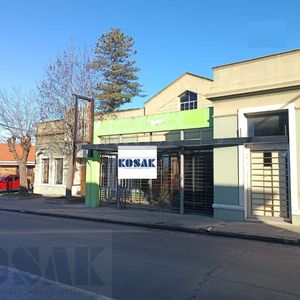 Kosak Alquila Importante Local Esquina Centro Comercial De Ciudad De Maldonado