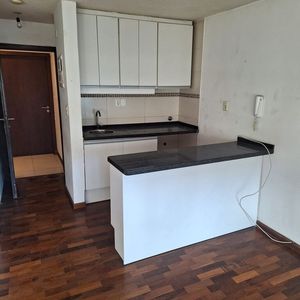 Monoambiente En Venta En Canelones Y Bulevar Artigas | 35 M² | Bajos Gastos Comunes | Excelente Ubic