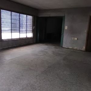 Casa De 3 Dormitorios Con Fondo Y Garaje | Ideal Empresa O CLínica