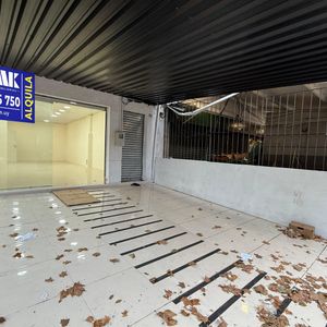 Moderno Local En Cordón Sobre Fernandez Crespo