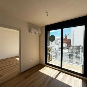 Apartamento En Alquiler De 1 Dormitorio En Tres Cruces Con Gge Incluido