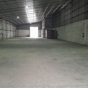Alquiler De Local Industrial/logístico Con Acceso A Camiones Y Vigilancia