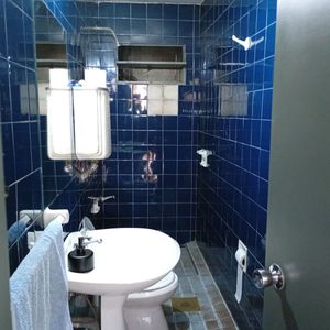Local Próximo A Zona Repuestera
