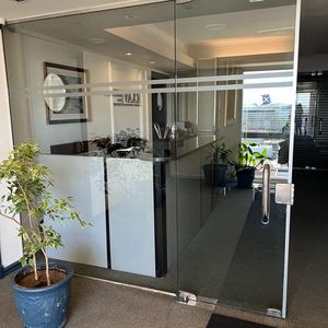 Alquiler Oficina / Piso Entero En Cerriito Y Zabala.-