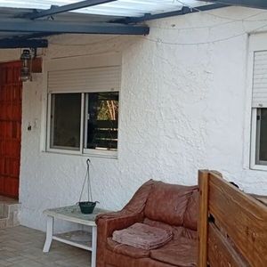 Kosak Alquila Casa De 3 Dormitorios Con Cochera Techada En Los Titanes!
