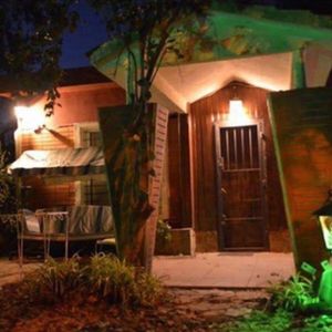 Disfruta De La Tranquilidad: Casa Con Piscina Y Jardín En Atlántida!