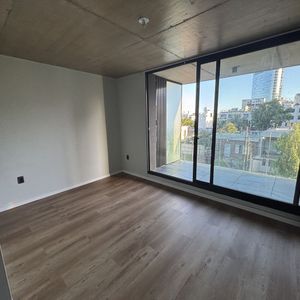 En Alquiler: Amplio Loft Con Terraza, A Pasos De Montevideo Shopping Y World Trade Center