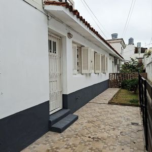 Alquiler De Casa De 3 Dormitorios En La Blanqueada, Montevideo