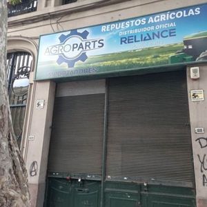 Amplio Local Zona Repuestera