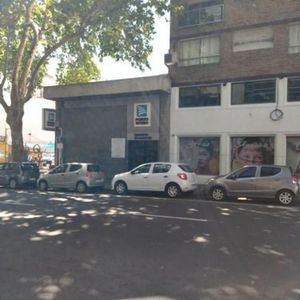 Local Comercial Centro De Montevideo 3 Plantas Con Gran Frente
