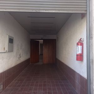 Deposito Con Entrada Para Vehículos