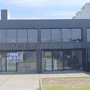 Venta Local Comercial Con Gran Depósito