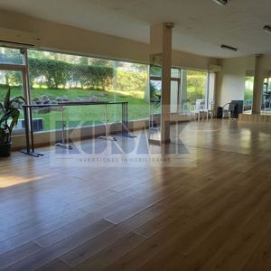 Kosak Punta Del Este Orden De  Venta Local Roosevelt Múltiples Usos Luminoso 220 M2