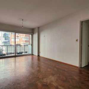 Venta Amplio Y Luminoso Apartamento 3 Dormitorios En Pocitos | A Pasos De La Rambla