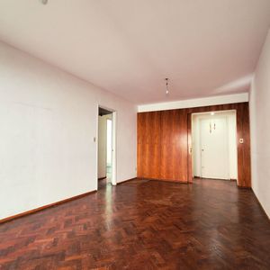 Venta Amplio Y Luminoso Apartamento 3 Dormitorios En Pocitos | A Pasos De La Rambla