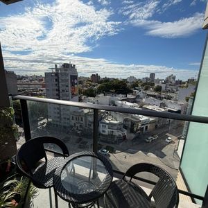 Apartamento 2 Dormitorios En Venta En Tres Cruces Con Garage | Piso Alto Y Amenities
