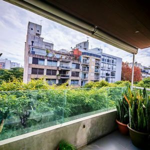 Apartamento 2 Dormitorios Con Garaje A 2 Cuadras De La Rambla De Pocitos