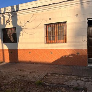 Venta Casa 3 Dorm En Las Acacias.