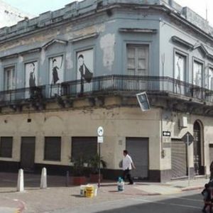 Amplio Local Esquina Proximo Al Mercado Del Puerto