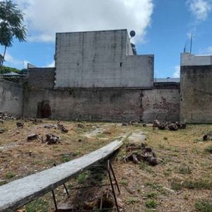 Local Comercial Con Subsuelo Y Amplio Terreno Al Fondo