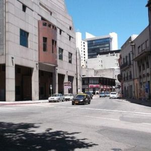 Excelente Edficio Proximo A 18 De Julio Y Plaza Independenci