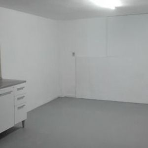 Excelente Local Proximo Al Banco Central Apto Todo Rubro