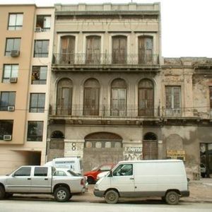 Excelente Edificio Sobre La Rambla Ideal Para Reciclar