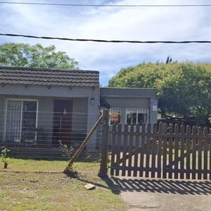 Kosak Vende Preciosa Casa De 2 Dormitorios Con Piscina En Parque Del Plata Sur