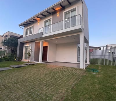 Casa En Venta En Urubo - Cond. Santa Cruz La Vieja