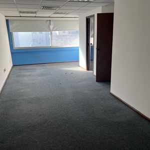 Venta Oficina Con Renta En Centro. Garage. Galería Libertador.