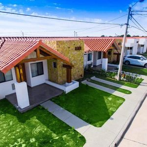 Casa En Anticrético En Condominio Fontana Riviera 1