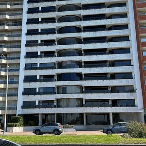 Apartamento 5 Dormitorios / Parillero / Garaje 2 / Rambla Gandhi Vista Al Mar