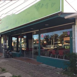 Amplio Local En Alquiler