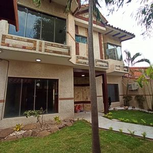 Casa En Equipetrol Con Piscina