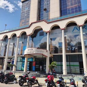 Oficina Frente Al Palacio De Justicia En Alquiler