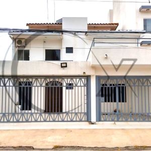 Amplia Casa En Alquiler Para Vivienda U Oficinas – Zona Noreste 