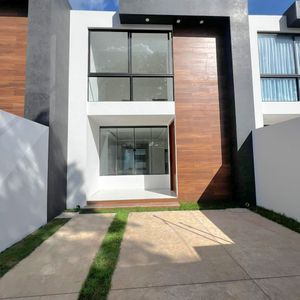 Venta Bella Y Moderna Casa  3 Suite + Escritorio