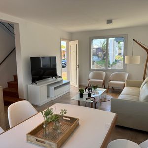 A Estrenar!! Alquiler Divina Casa 2 Dormitorios Y Jardín Con Parrillero En Barrio Privado