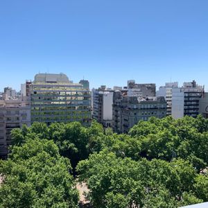 Apto Nuevo Y Amoblado Con Amplia Terraza Sobre Plaza Céntrica