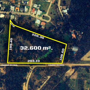 Gran Terreno Enseguida A Rio Sierra Sobre Carretera A Porongo