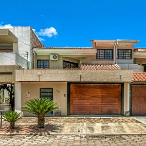 Casa En Venta Con Oficina Independiente Dentro Del 2do Anillo